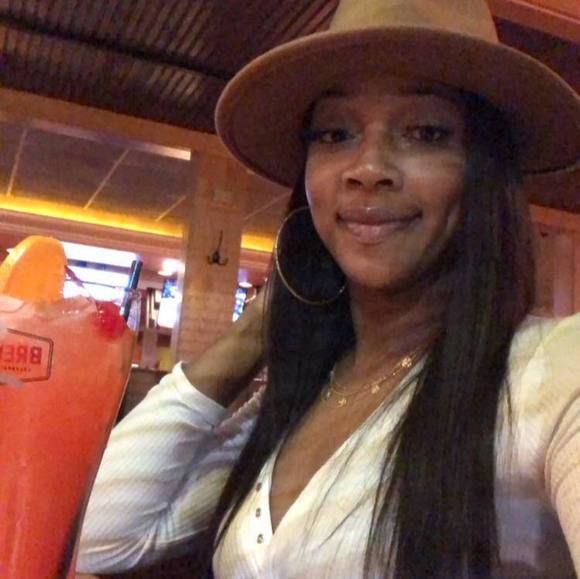 Meet your Posher, Muva - Picture 1 of 1